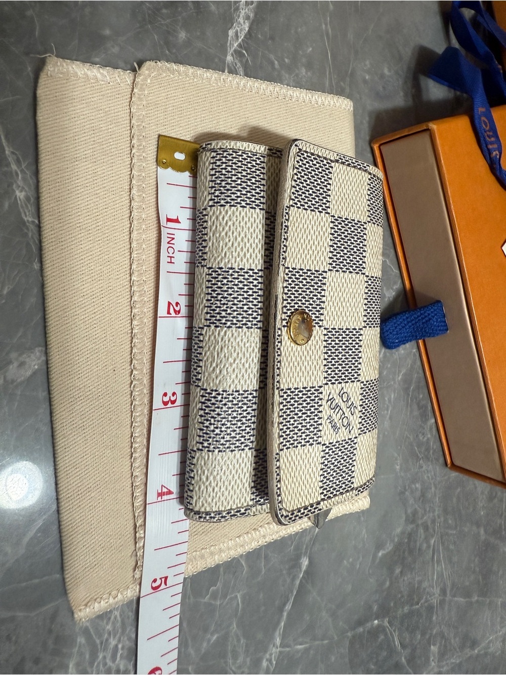 Authentic 6 Ring Key Holder in Damier Azur, can fit 3 Credit card/ID
